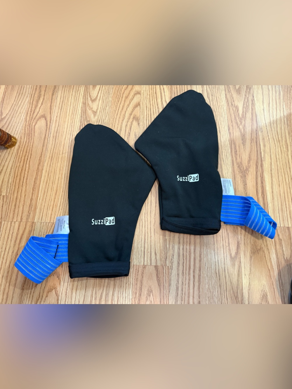 SuzziPad Cold Therapy Socks Ice Pack Cold Gloves Black